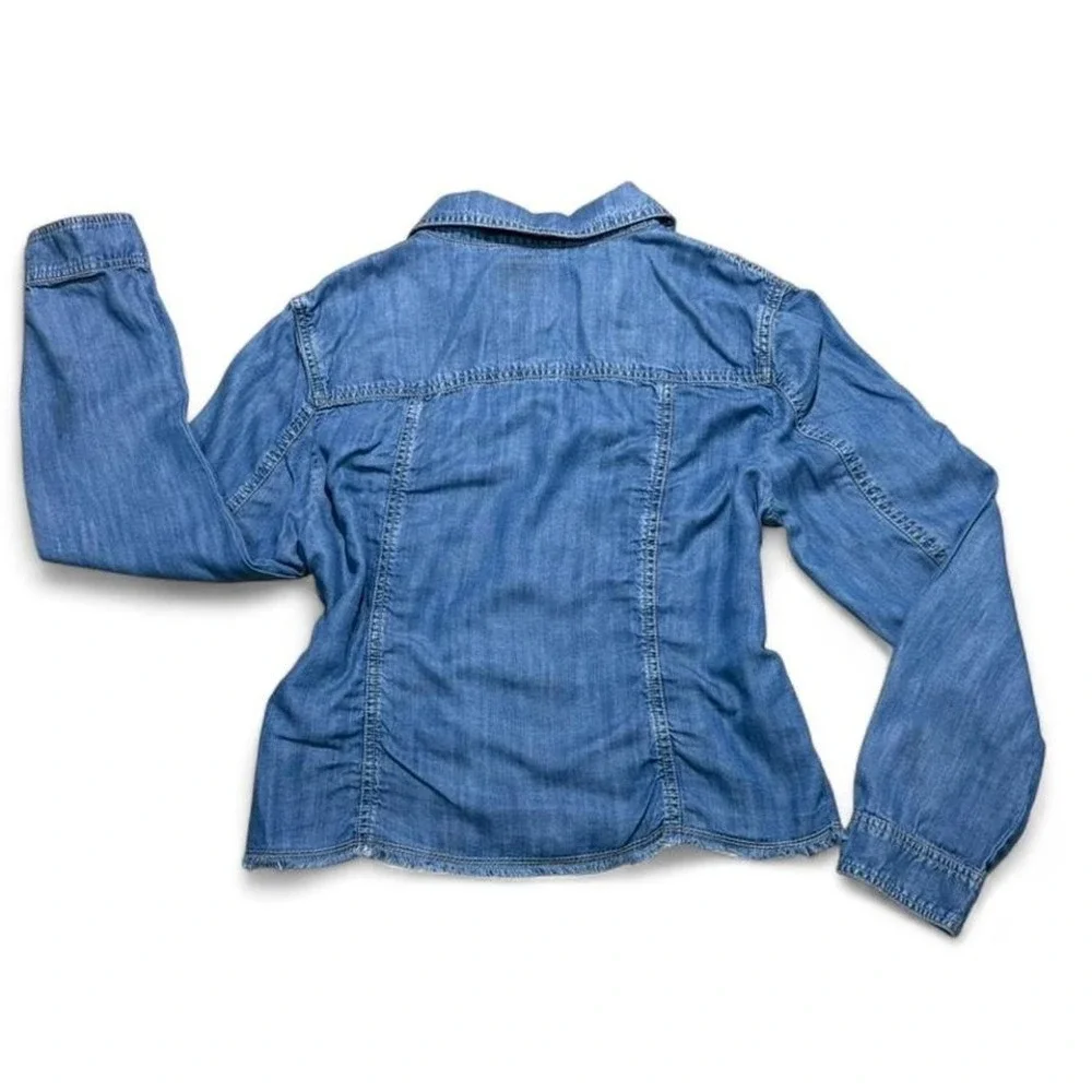 Tommy Bahama Chambray O'lei Cropped Frayed Hem Denim Jacket with side pockets - Picture 4 of 8